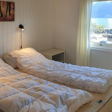 Beautiful Home In Vallavik With Kitchen Bu Esterno foto