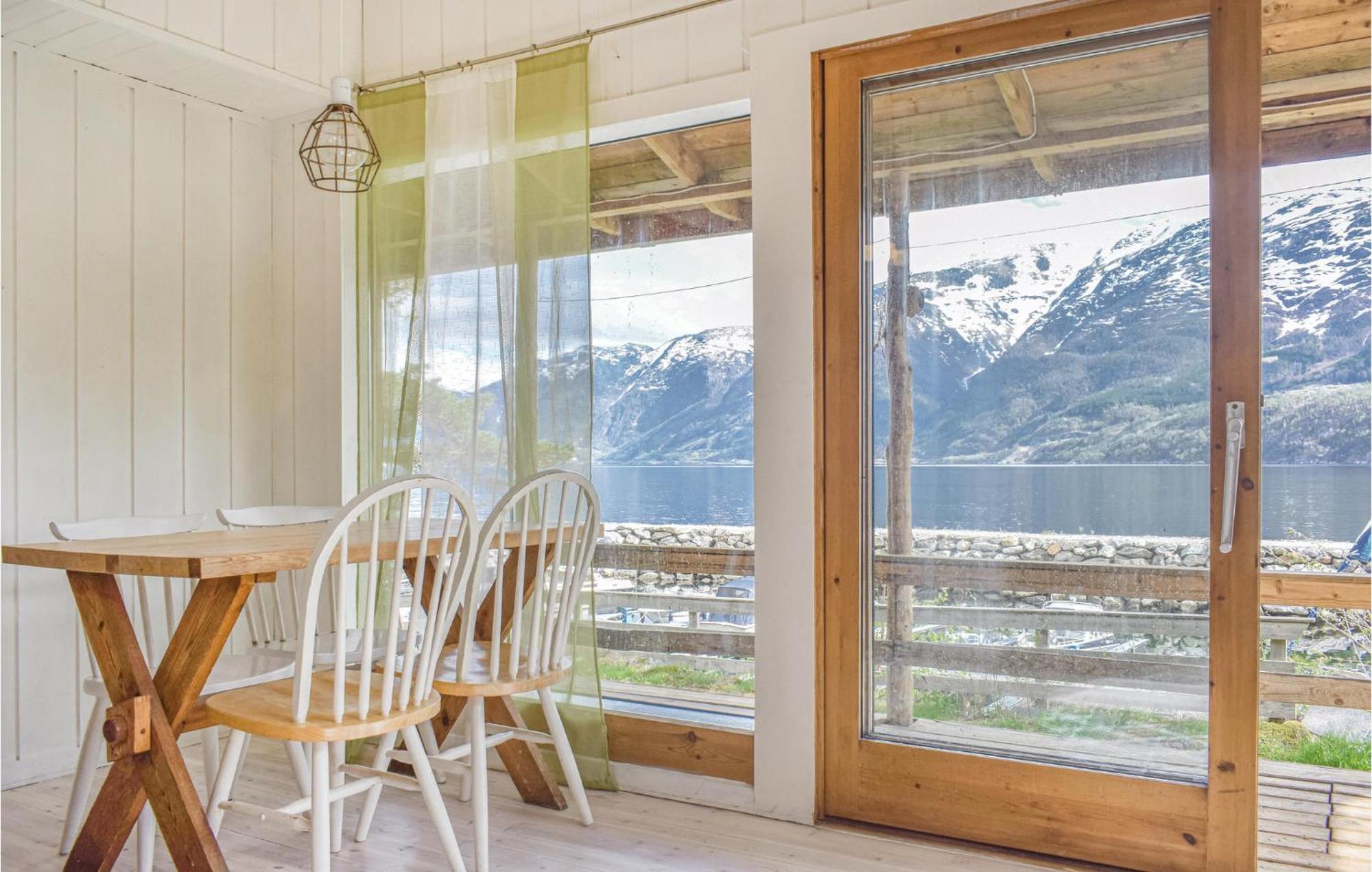 Beautiful Home In Vallavik With Kitchen Bu Esterno foto