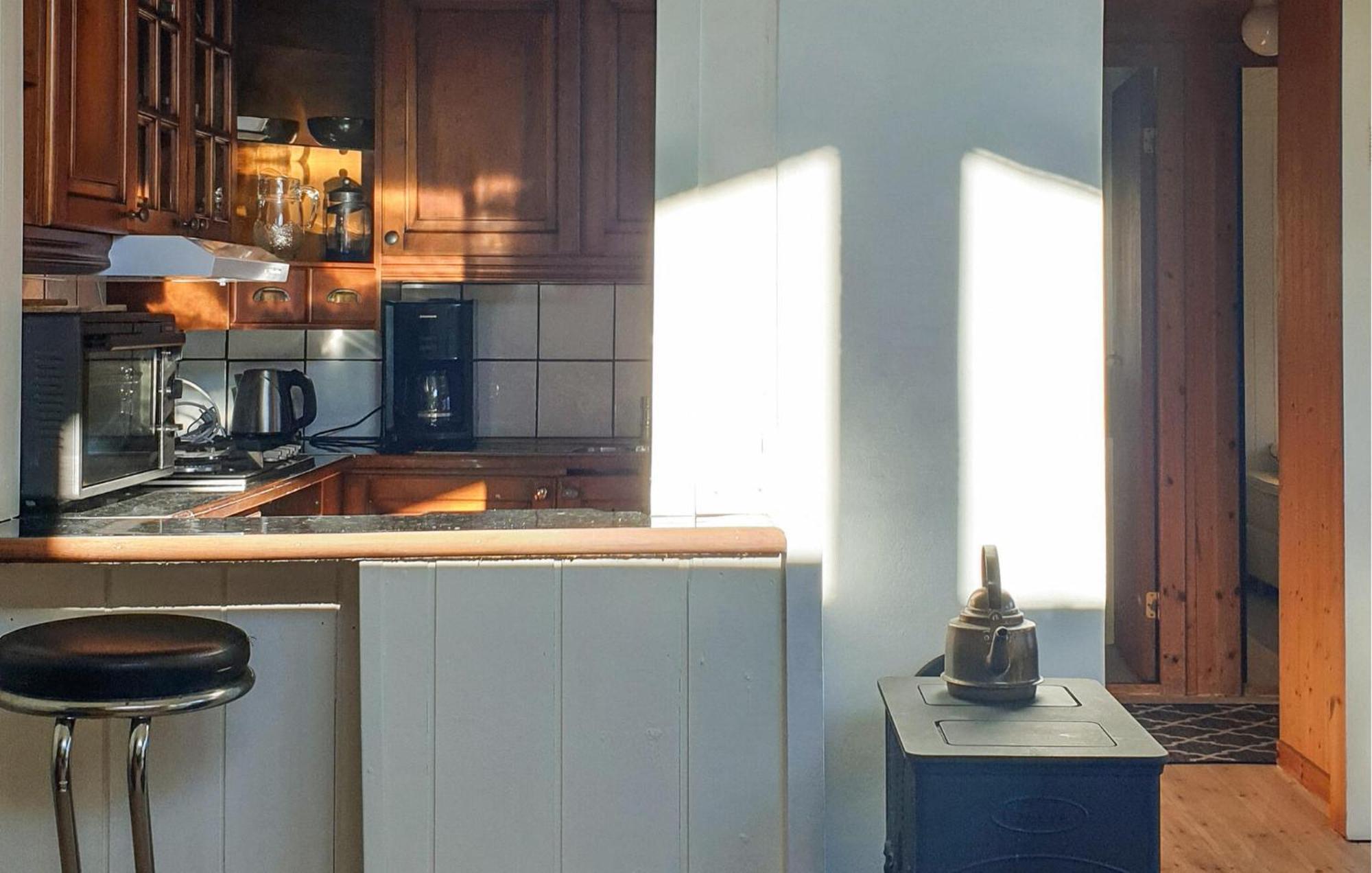 Beautiful Home In Vallavik With Kitchen Bu Esterno foto